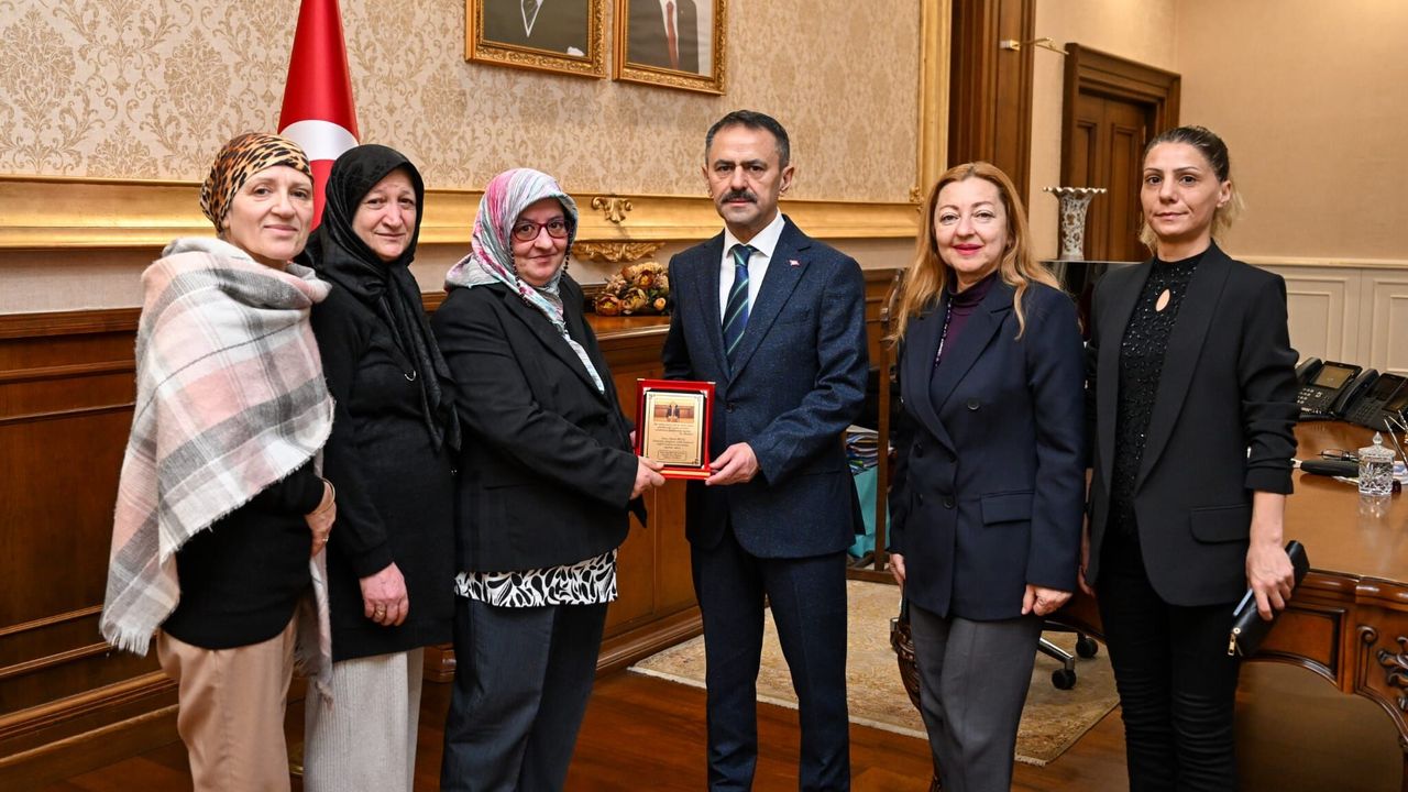 Tüm Engellileri Birleştirme Derneği İzmit Şubesi ile Kocaeli Özel Gereksinimli Bireyler ve Aileler Derneği’nden Vali Akt