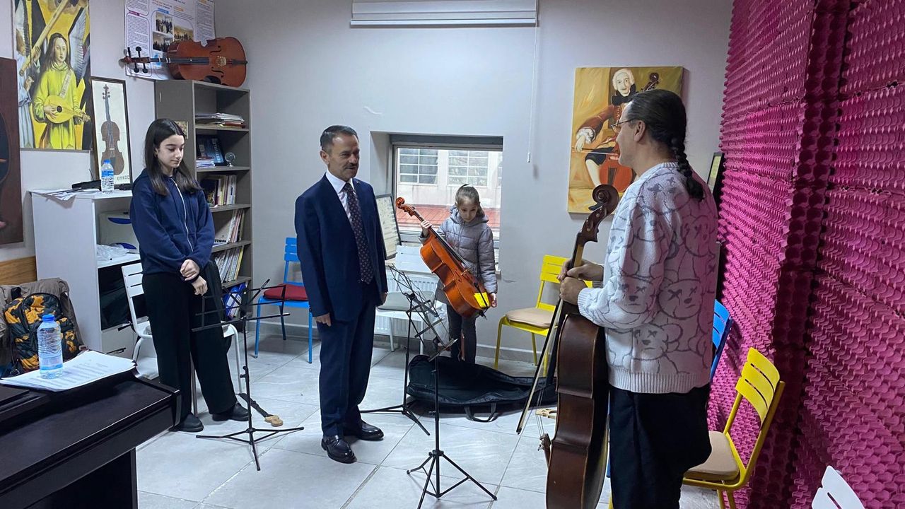 Vali Aktaş’tan İzmit BİLSEM ve Cahit Elginkan Lisesi’ne Ziyaret