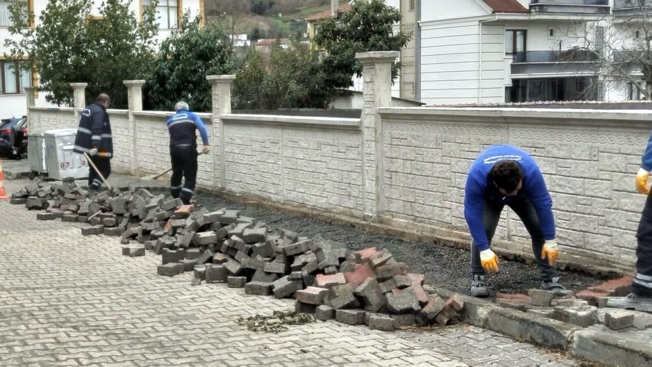 Başiskele’de Yıpranan Kaldırımlar Modern Görünüme Kavuşuyor