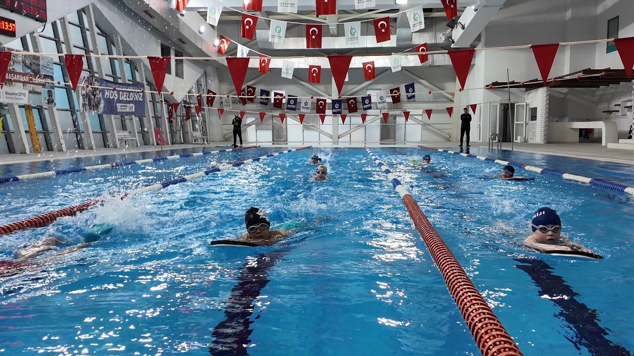Çayırova Yarı Olimpik Yüzme Havuzu 2025'te 20 Bin Kişiye Hizmet Verdi