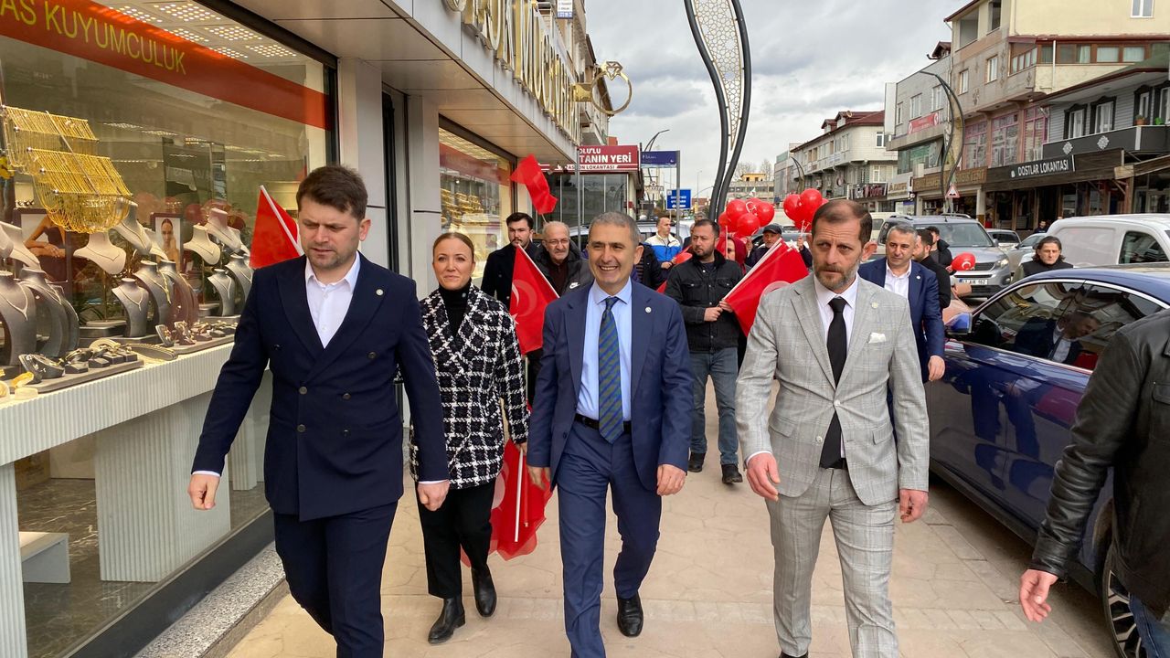 İYİ Parti Kocaeli’den bayrağa sahip çıkma mesajı: “Bir kere göndere çekilen bayrak, bir daha indirilmez”