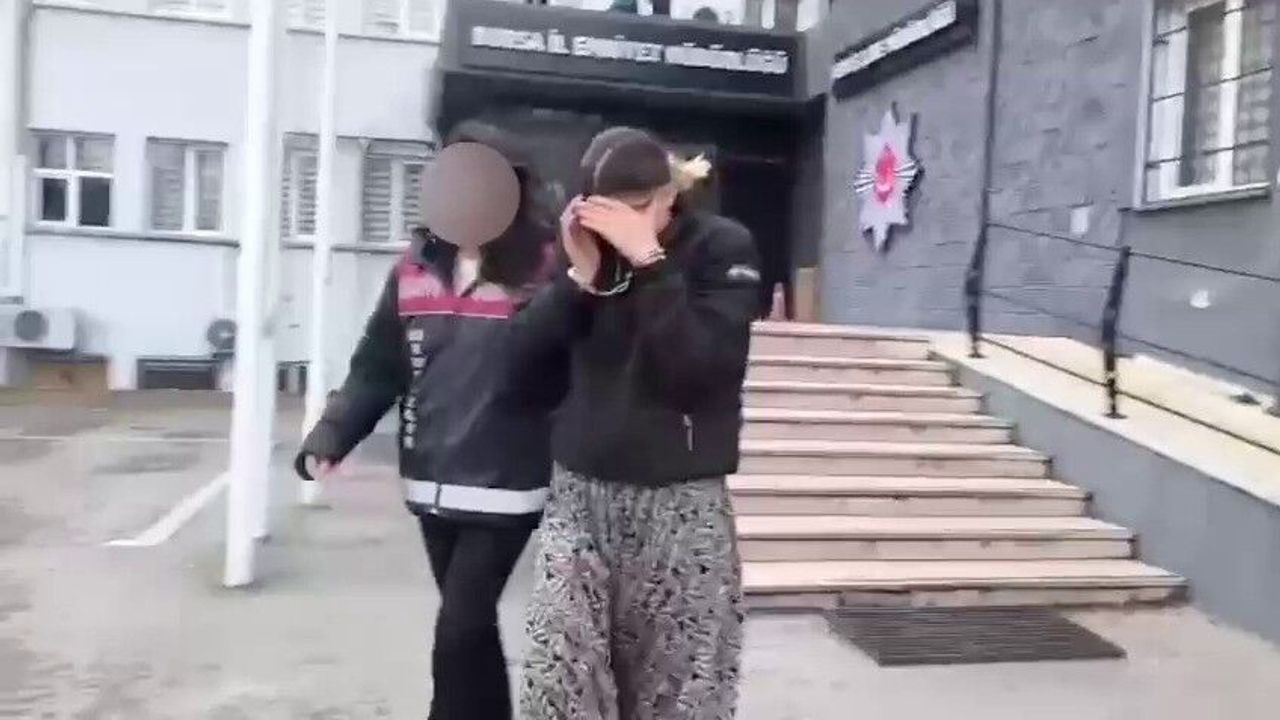 107 suç kaydıyla aranıyordu: Bursa’da kadın hırsız baza altında yakalandı