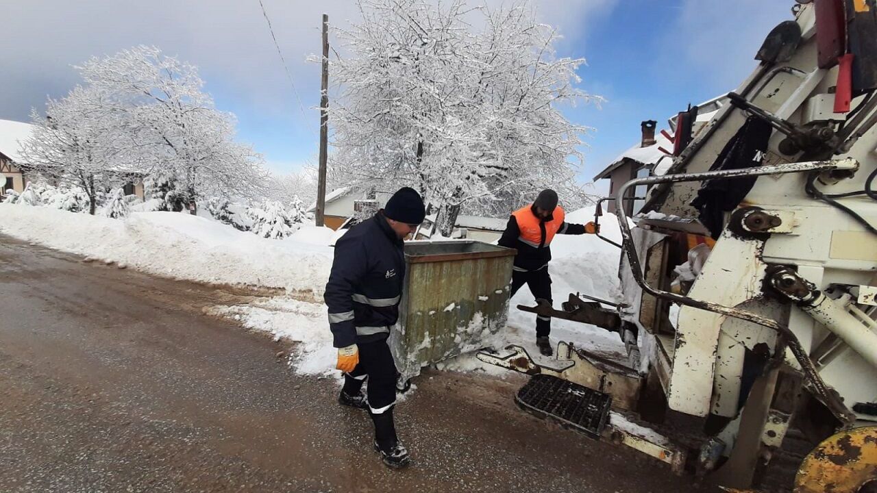 Başiskele’de Zorlu Kış Şartlarına Rağmen Temizliğe Devam