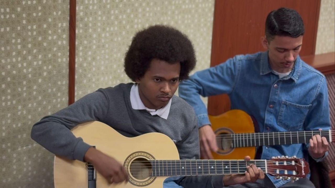 BŞEÜ’de Gitar ve Bağlama Kursları Devam Ediyor