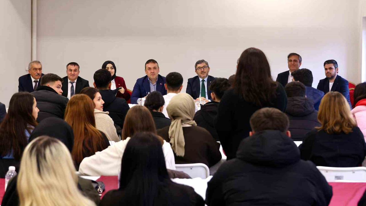 Vali Gölpazarı MYO’da öğrencilerle bir araya geldi