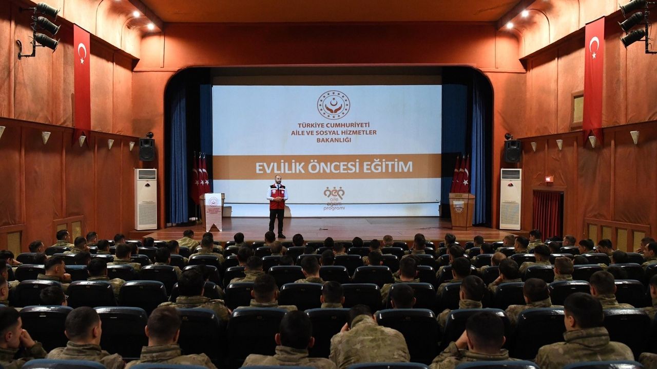 Askerlere evlilik öncesi eğitim verildi