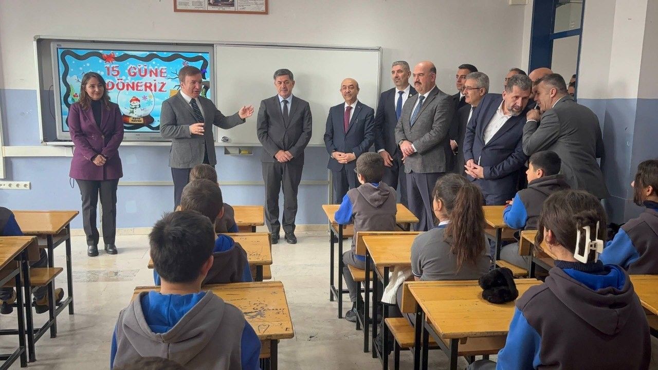 Vali öğrencilere Ergan Dağı’nda kayak ve köfte ekmek sözü verdi