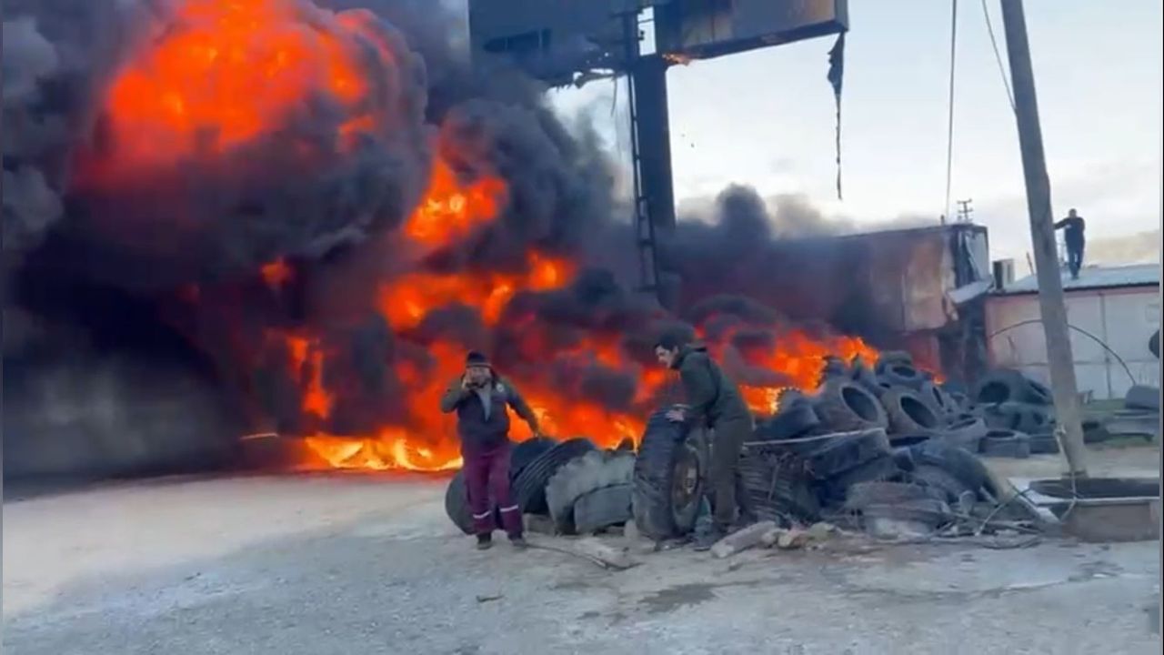 Oto Lastikçide Çıkan Yangın D-400’ü Duman Altında Bıraktı