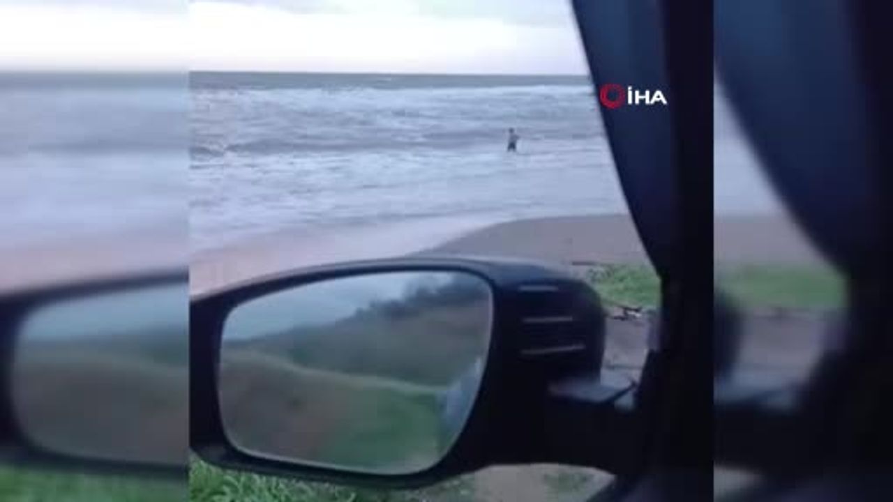 Silivri'de Lodos Dinlemedi, Dalgalarla Boğuşarak Denize Girdi