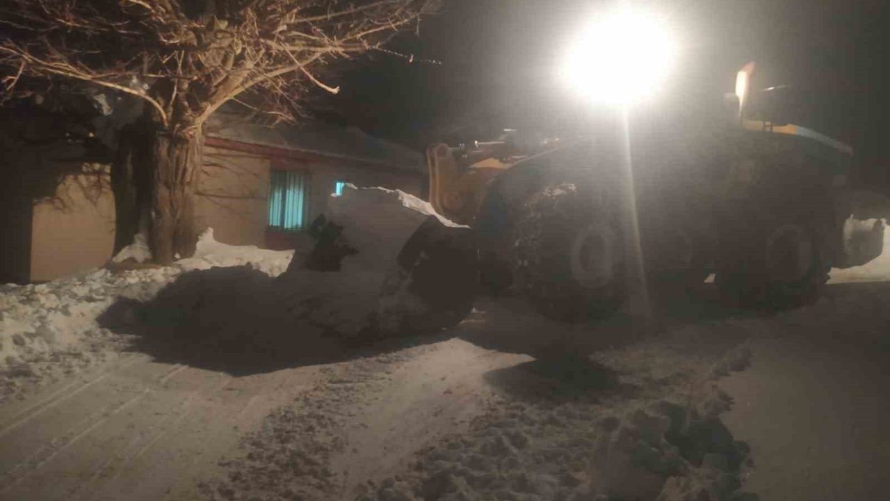 Diyarbakır’da kar esareti sona erdi: 4 gündür mahsur kalan vatandaş evine ulaştırıldı