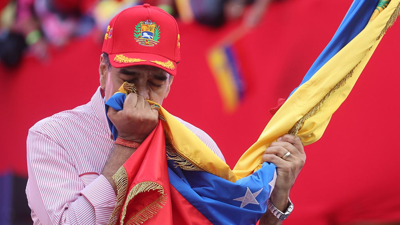 Maduro’dan ABD’ye diyalog çağrısı: “Uyuşturucu ve petrol konusunda görüşmeye hazırız”