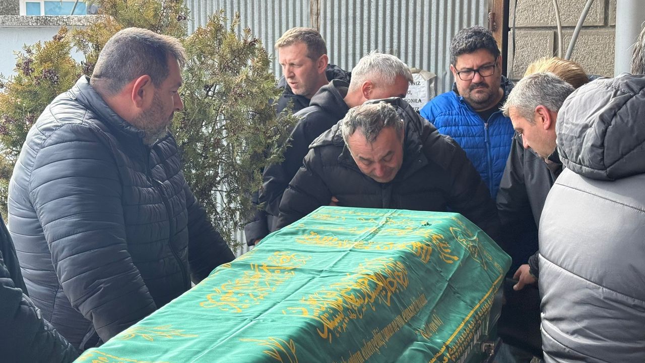 Anadolu Otoyolu’ndaki Zincirleme Kazada Ölen 28 Yaşındaki Burak Gökhan Son Yolculuğuna Uğurlandı