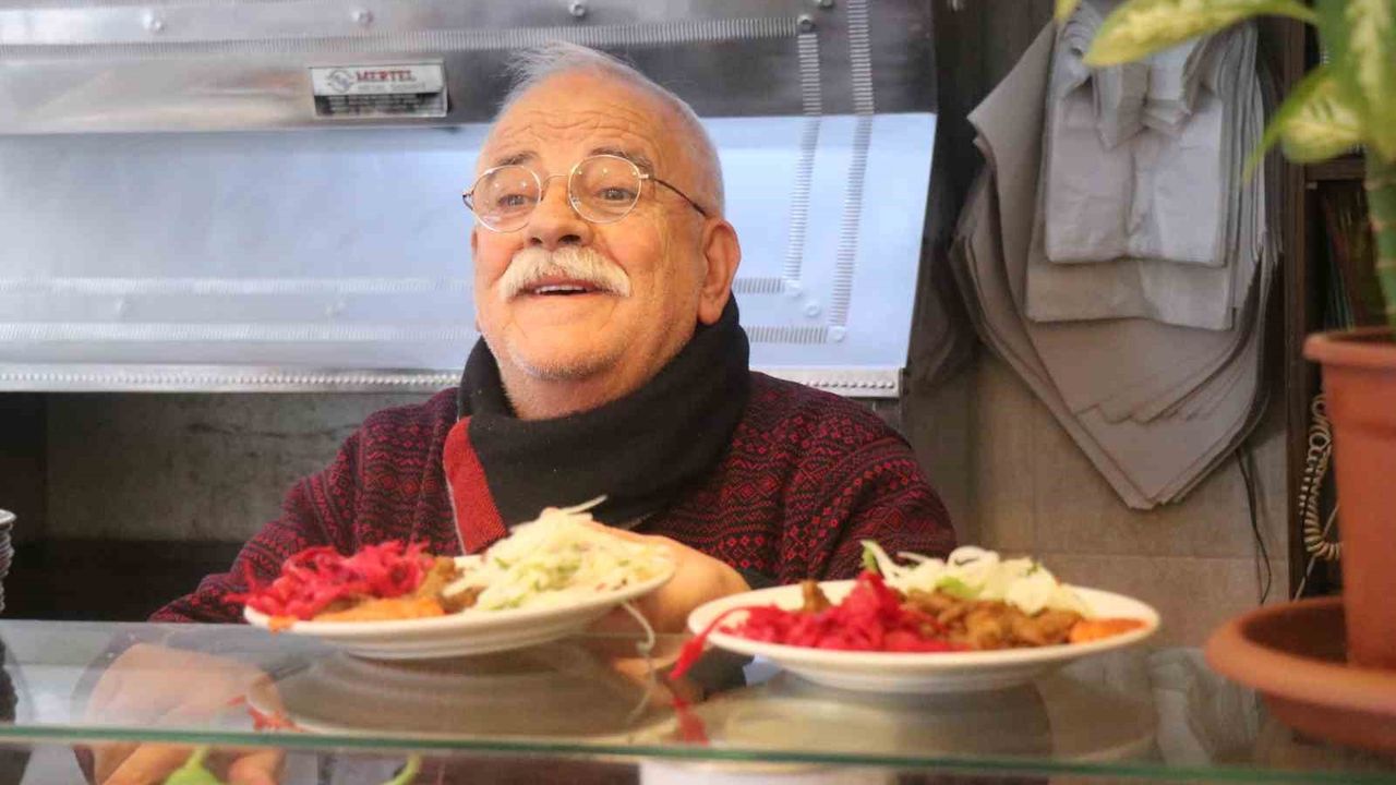 60 yıllık lezzet mirası: Uzun Çarşı'nın ciğer ustası gastronomi turizmine katkı sunuyor