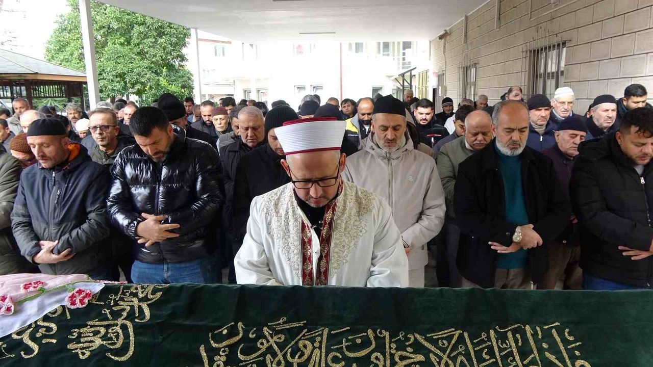 6.5 aydır teşhis konulamayan genç kızın ailesi cenazesini aldı