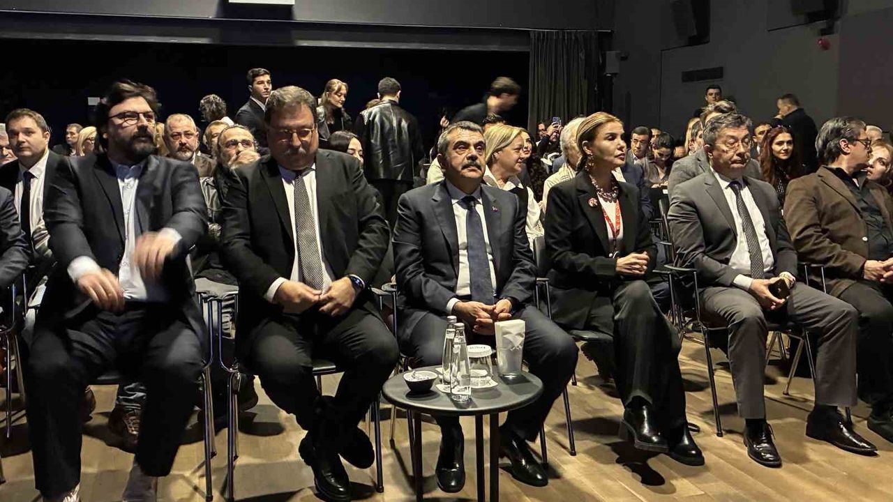 'Ailem' dizisinin ikinci sezonu Bakan Tekin ve Bakan Göktaş'ın katılımıyla tanıtıldı