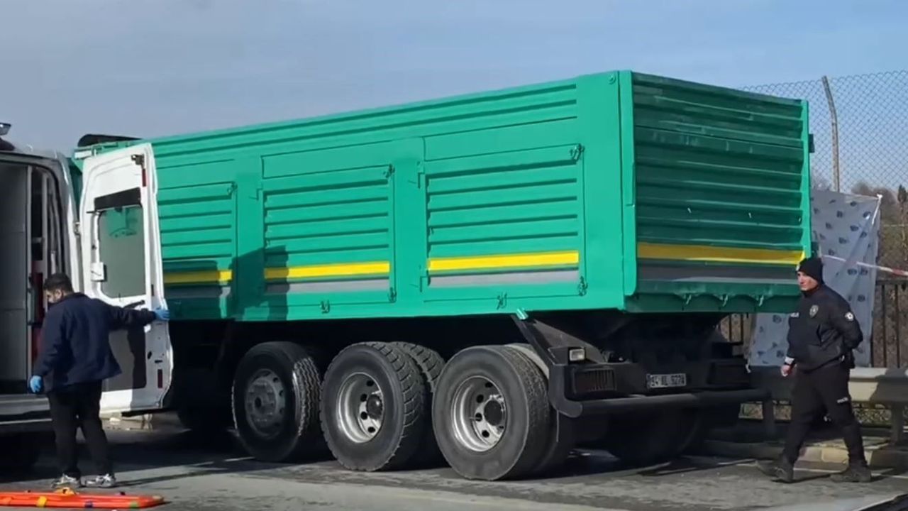 Arıza yapan kamyonu tamir ederken kabinin altında kalarak can verdi