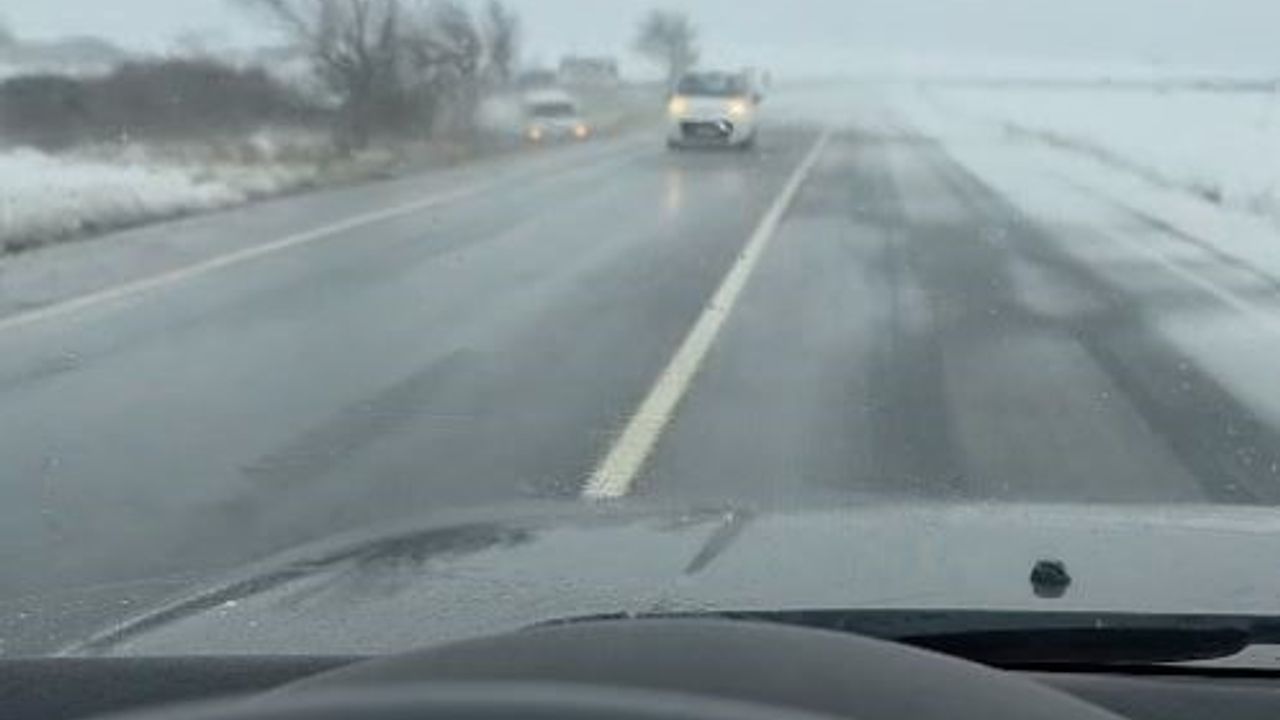 Arnavutköy'de kontrolden çıkan araç çayırlık alana uçtu