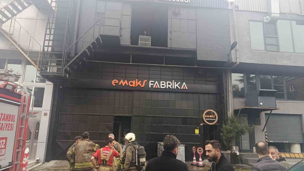 Sanayi Sitesinde Tehlikeli Yangın: Polyester Fabrikasında Facia Son Anda Önledi
