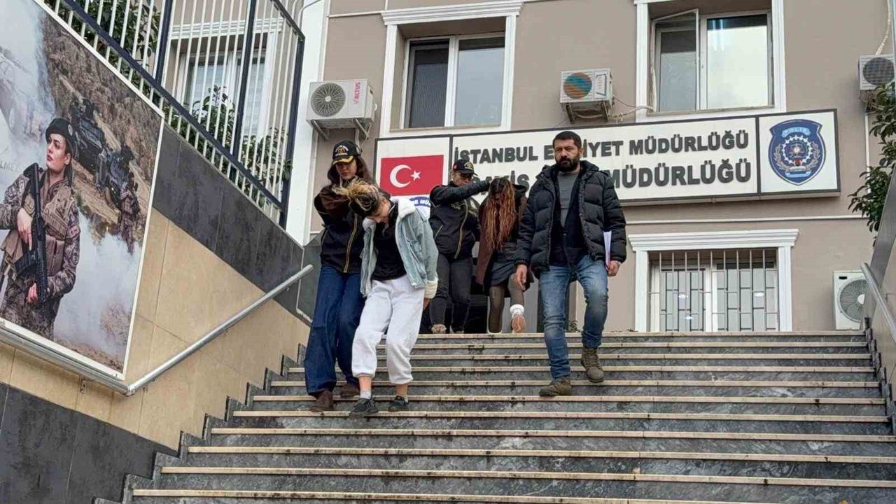 Bakırköy'de 2 kadın girdiği iki farklı evden 1 milyon TL'yi bulan ziynet eşyaları çaldı