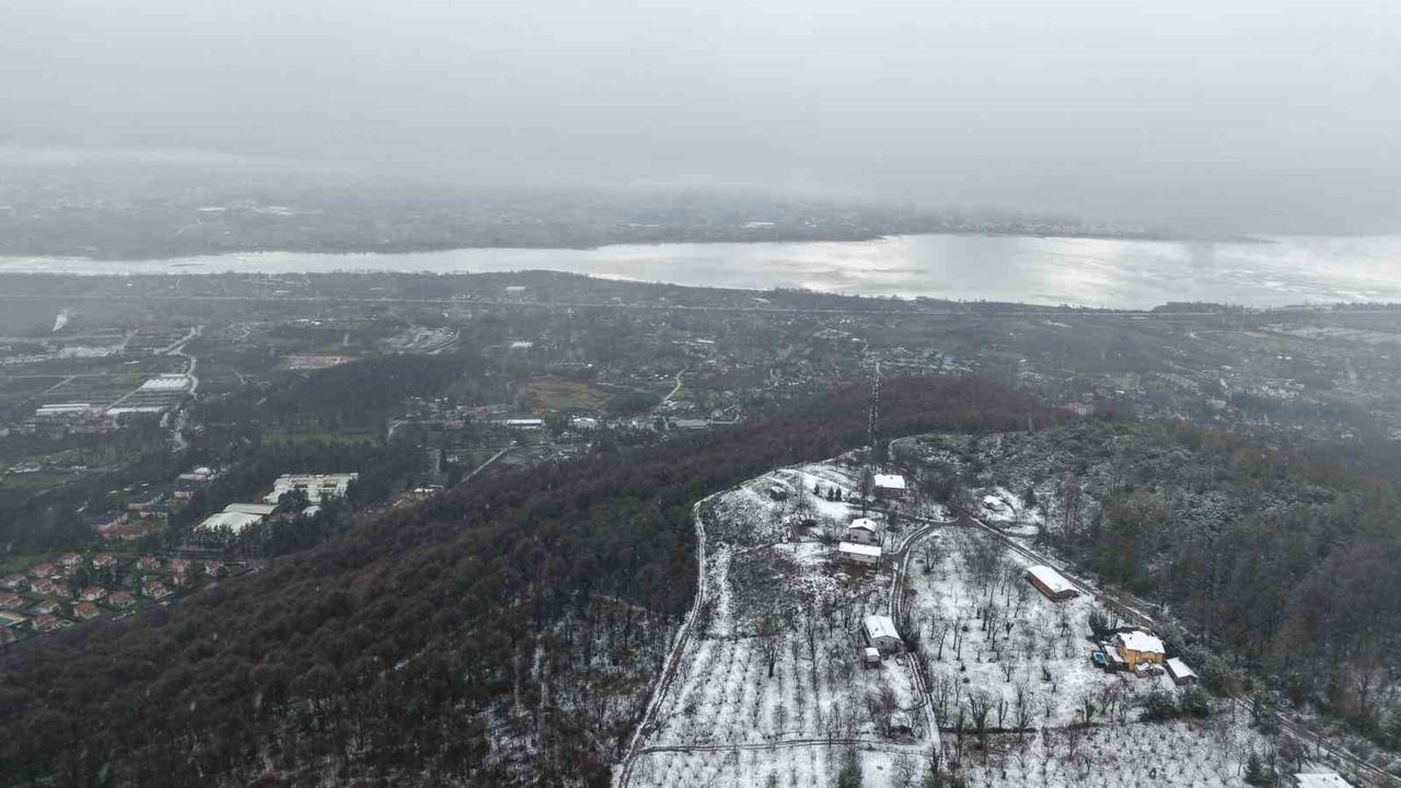 Beyaz örtü Sapanca Gölü'nü besleyen derelere can oldu