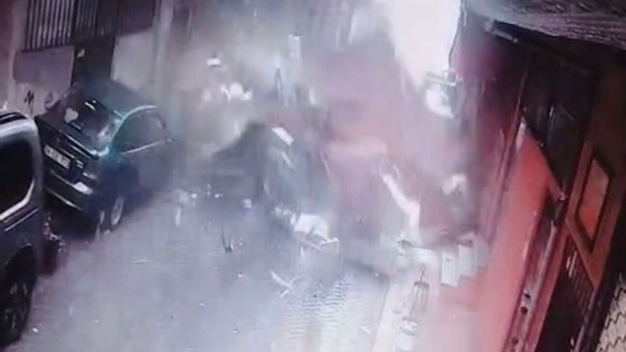 Beyoğlu’nda Lodos Çatıyı Uçurdu: Saniyelerle Kurtuldular