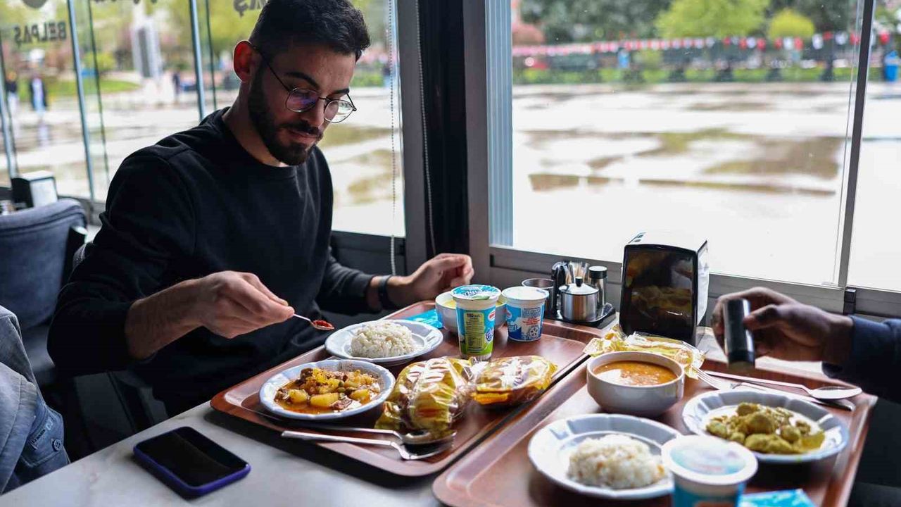 Uygun fiyatlı menüleriyle 105 bin öğrenciye sıcak yemek ulaştı