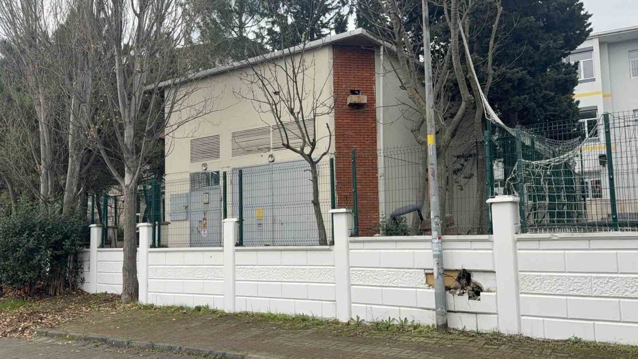 Mahalle Karanlığa Gömüldü: Okul Önündeki Trafoda Çalışma Sırasında Patlama