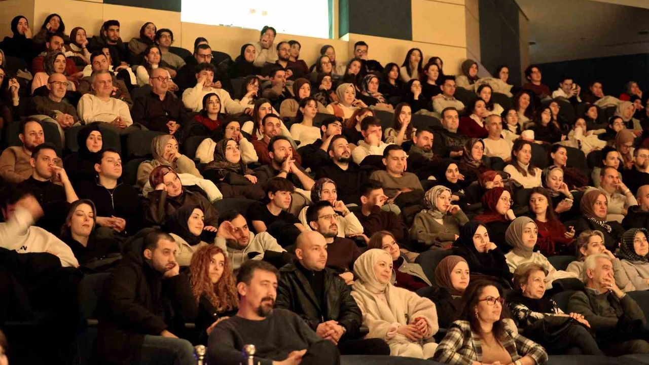 ‘Carmen’ oyunu Sakarya’da sahne aldı, izleyiciden tam not aldı