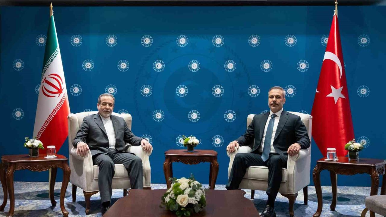 Dışişleri Bakanı Hakan Fidan, İranlı mevkidaşı Arakçi ile bir araya geldi