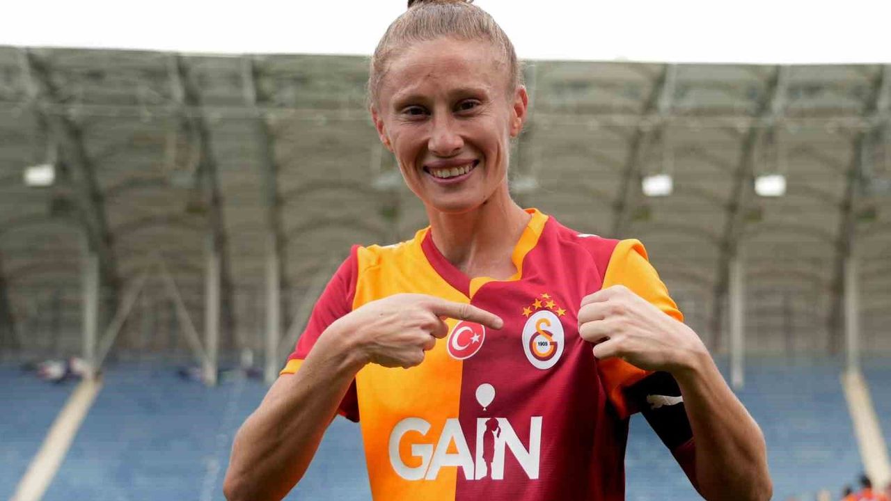 Ebru Topçu: “Galatasaray Forması Hayallerimden de Öte”