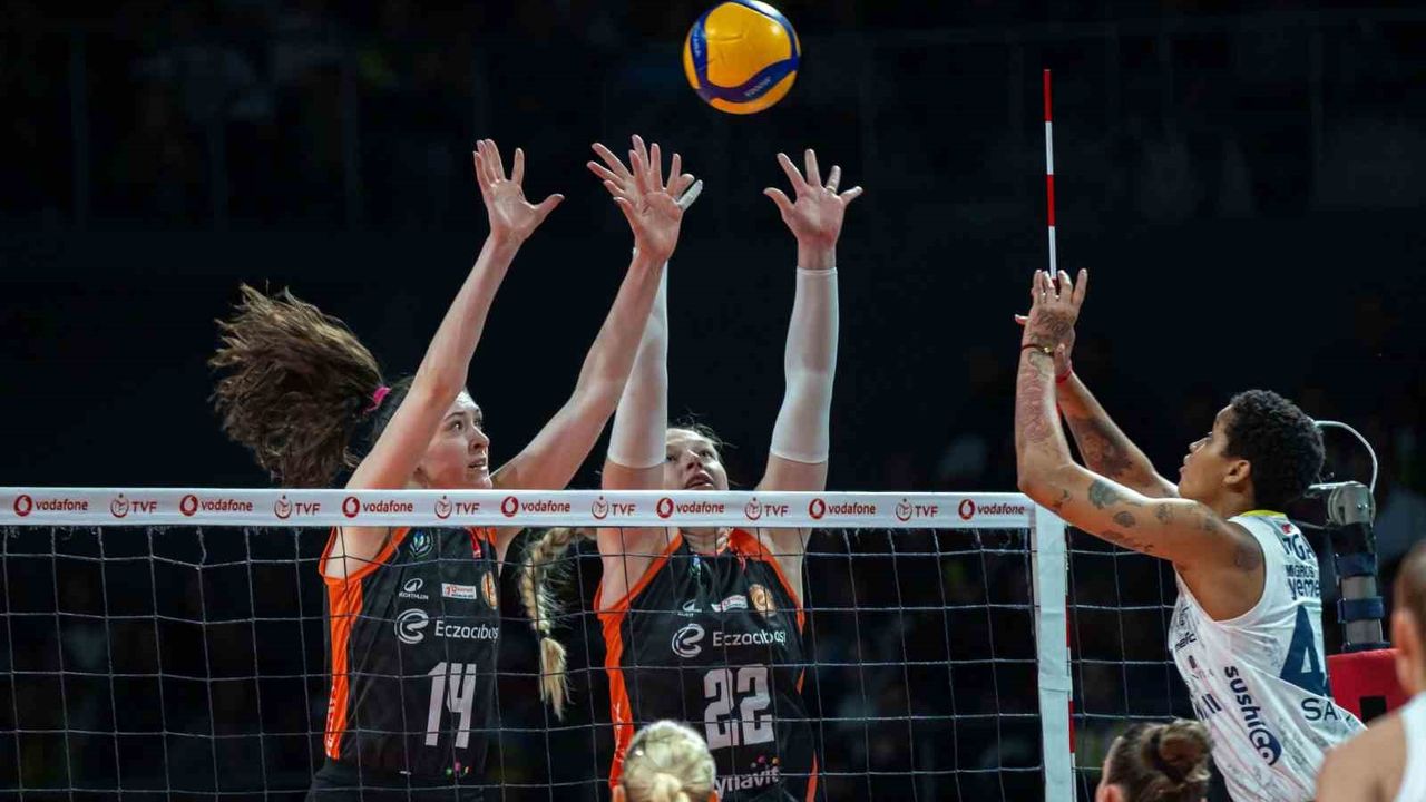 Fenerbahçe Medicana, Derbide Eczacıbaşı Dynavit'i 3-1 Mağlup Etti