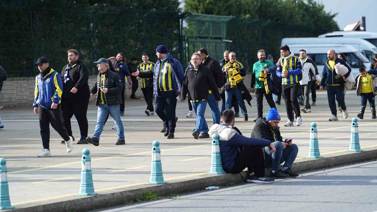Fenerbahçeli taraftarlar Süper Kupa finali için stada geldi