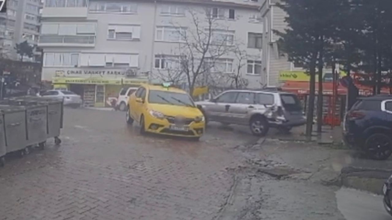 Fren yerine gaza basan sürücünün yaptığı akıl almaz kaza kameraya yansıdı