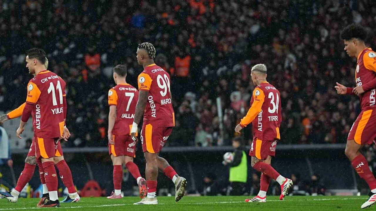 Galatasaray, Fenerbahçe’ye 4 Maç Sonra Yenildi