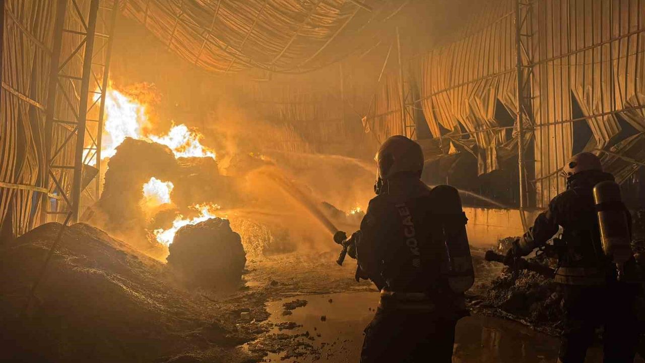 Gebze’de atık naylon deposunda yangın: Maddi hasar büyük