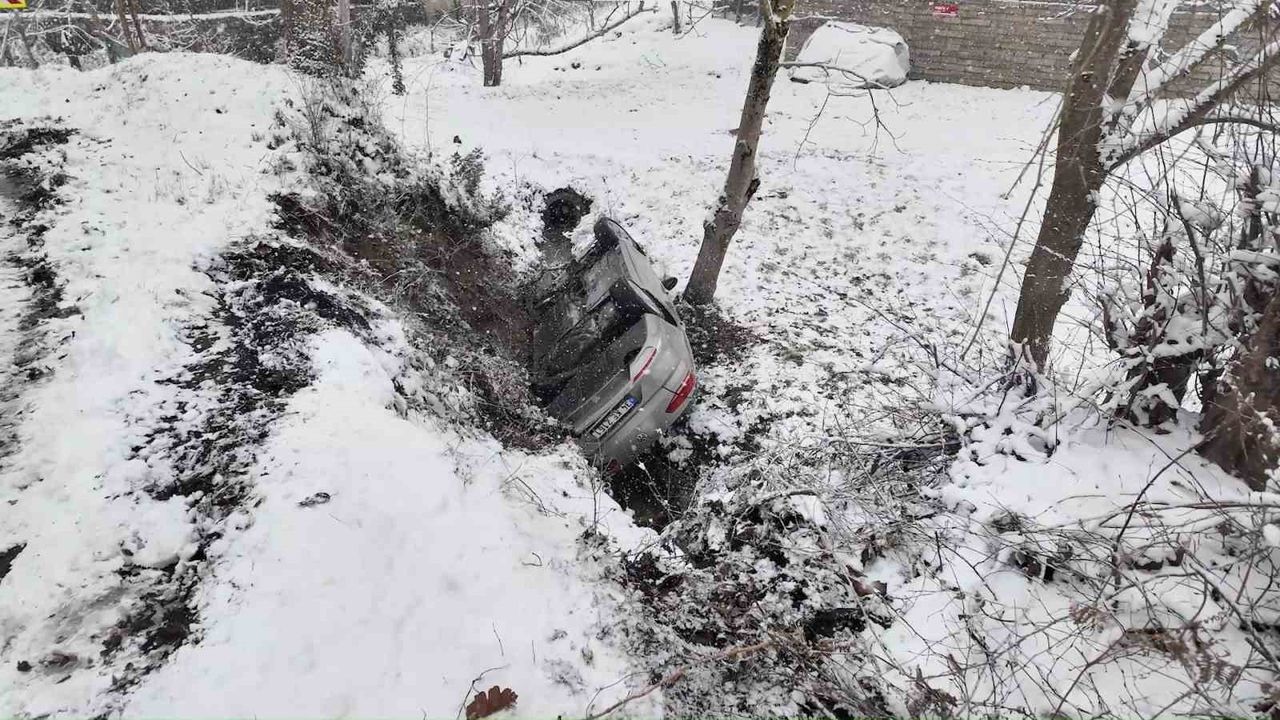 Kontrolden çıkan araç dereye uçtu: Beykoz’da kar faciası