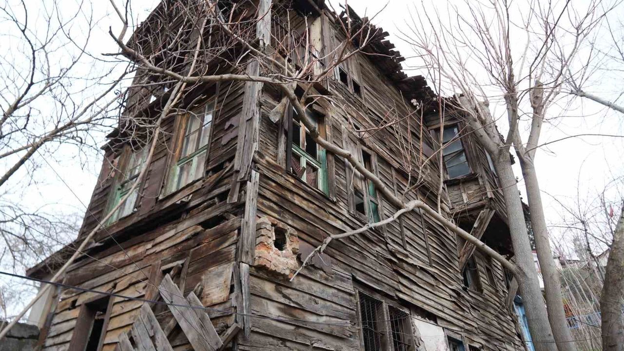 İzmit'in tarihe tanıklık eden evleri restorasyon bekliyor