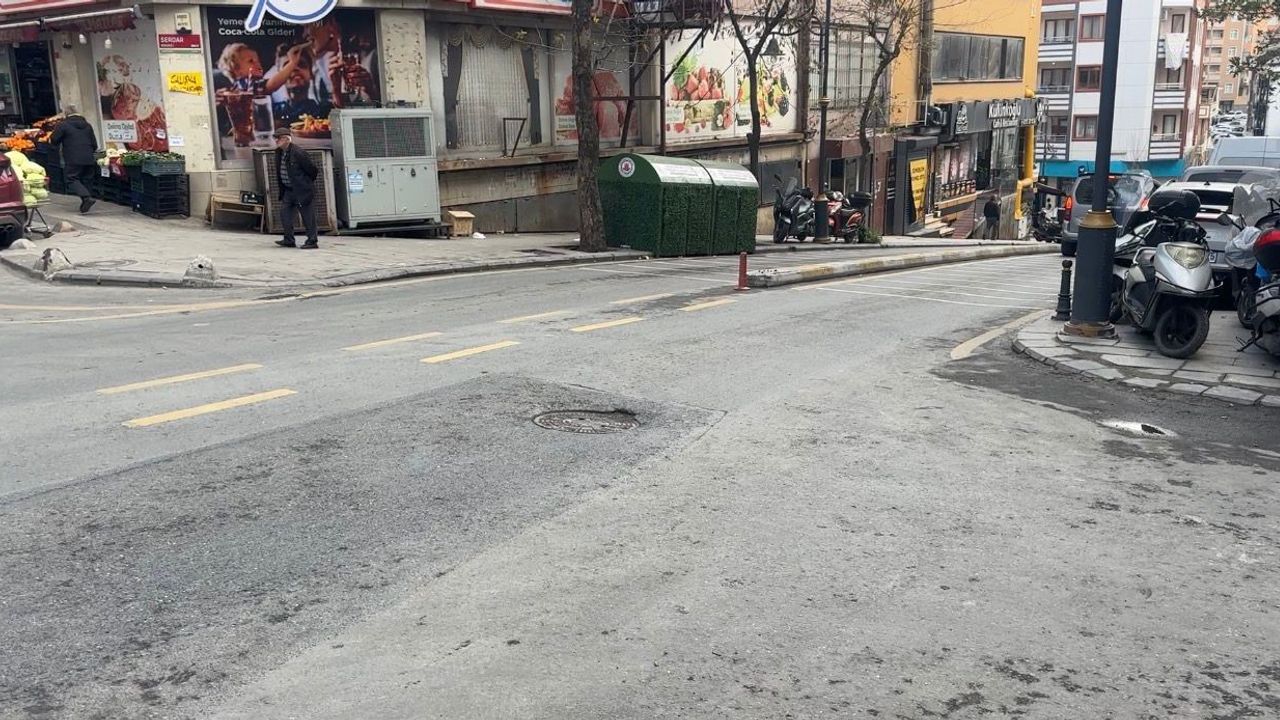 Kağıthane'de feci kaza kamerada: Motosikletin çarptığı berber hayatını kaybetti