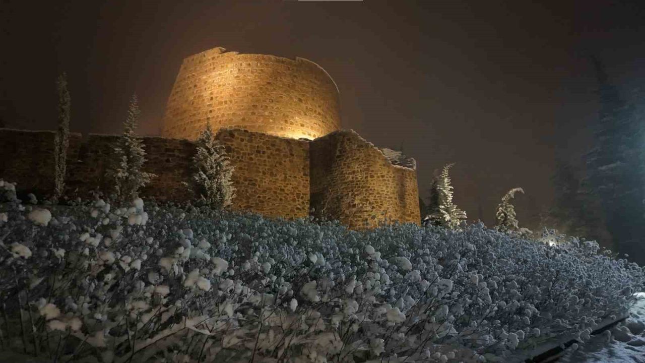 Tarihin Üzerine Kar Yağdı: Aydos Kalesi Göreni Mest Etti