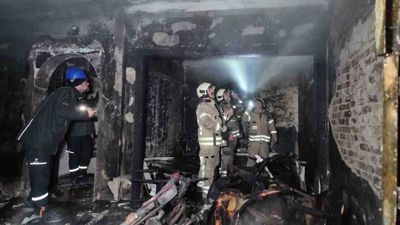 Korkutan yangın: 1'i ağır 8 yaralı