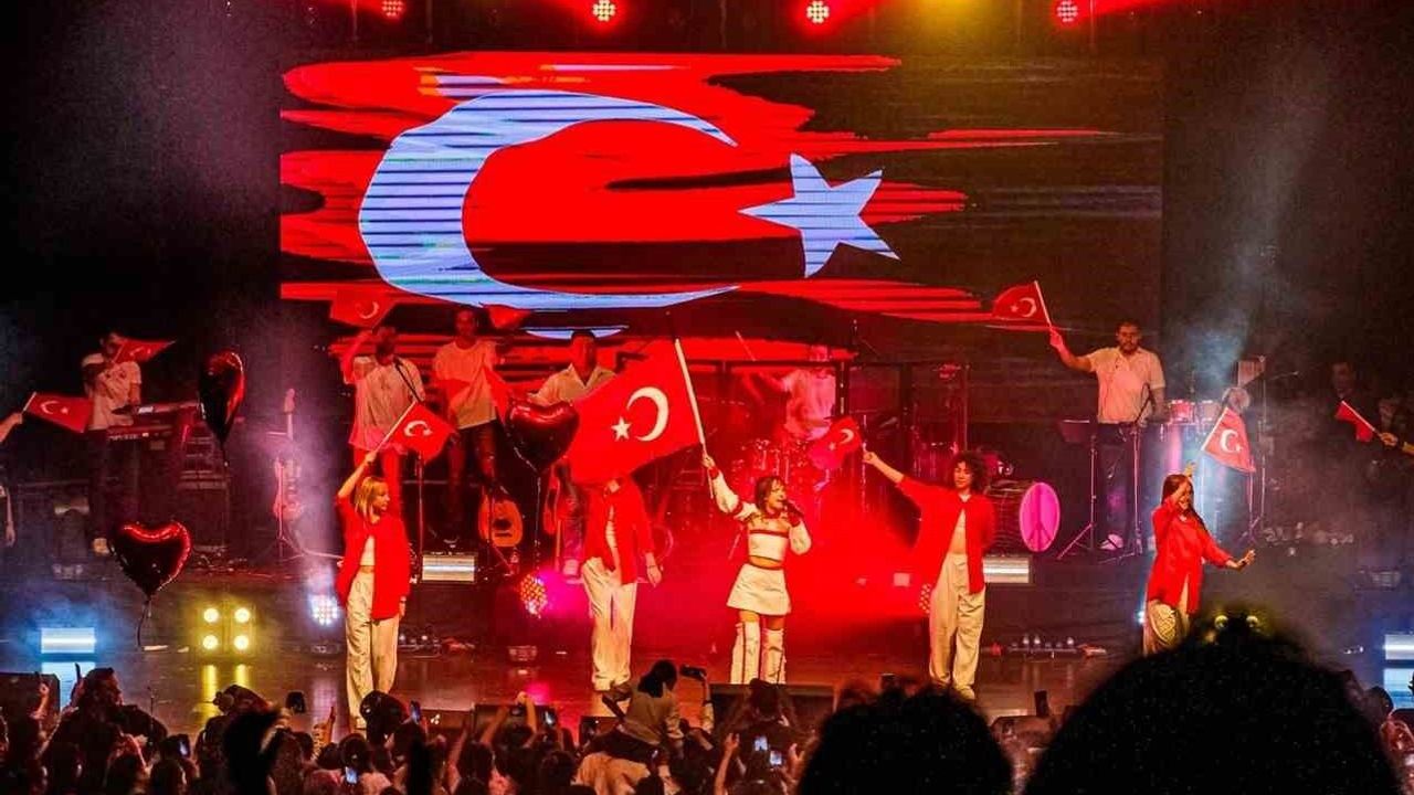 Melis Fis, 1 yılda Türkiye'nin 81 ilinde sahne aldı