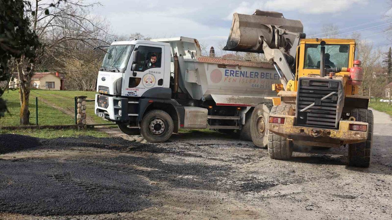 Sakarya Erenler’de Yol ve Çevre Düzenleme Çalışmaları Hız Kazandı
