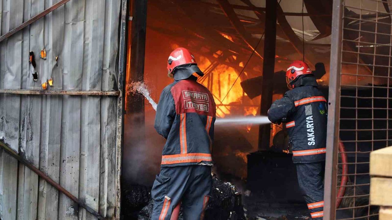 Sakarya’da 2025’te Her Gün Ortalama 14 Yangına Müdahale Edildi