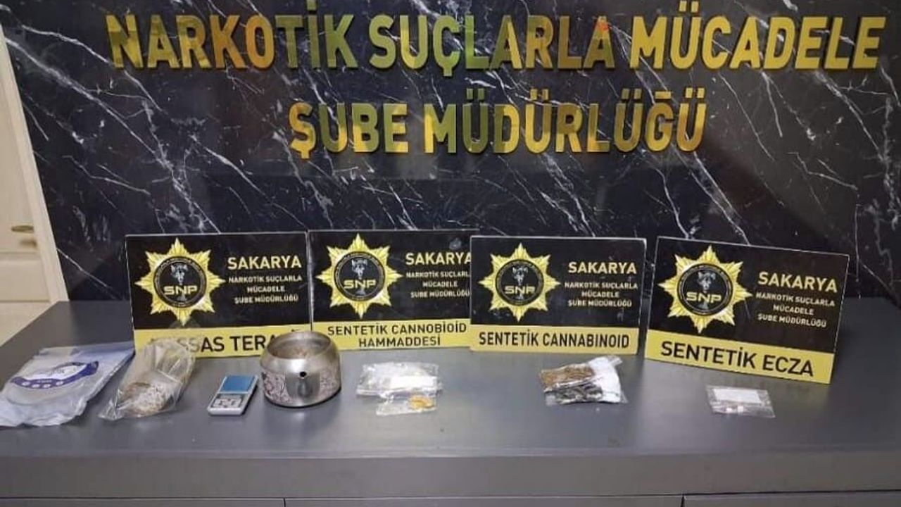 Sakarya'da 15 kilo bonzai üretilebilecek hammadde ele geçirildi