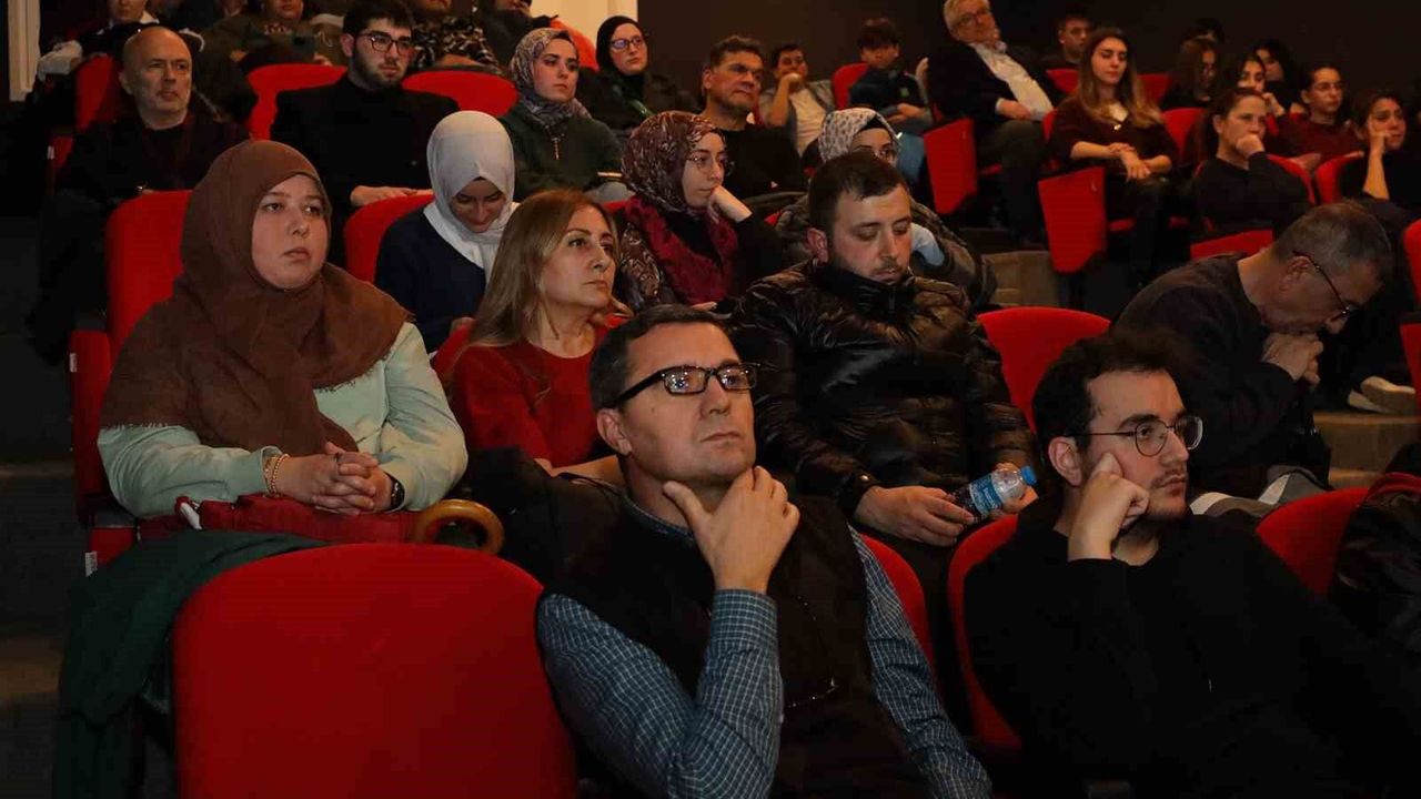 Sakarya’da “Bildiğin Gibi Değil” Filmi ve Söyleşisi Yoğun İlgi Gördü