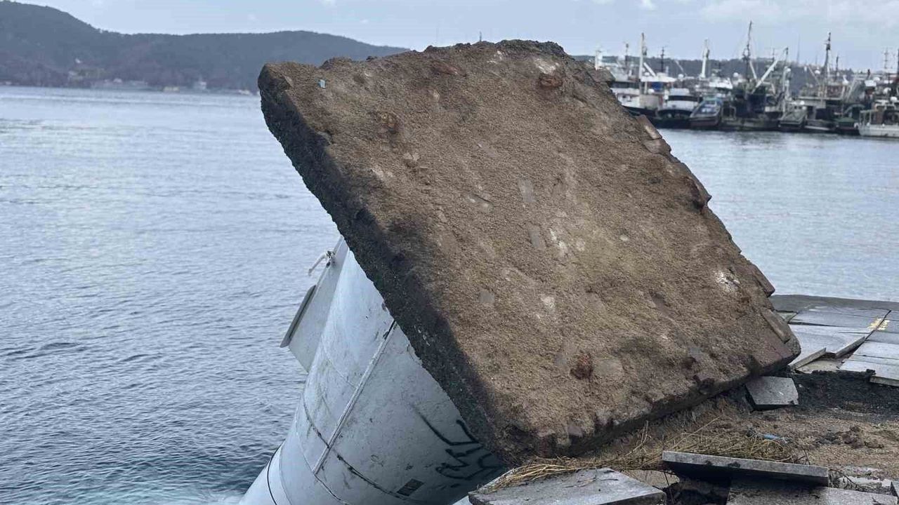 Sarıyer Kireçburnu’nda Lodos Deniz Fenerini Devirdi