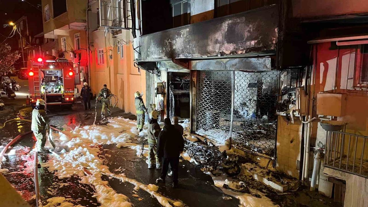 Tamirhane Yangını Mahalleliyi Sokağa Döktü: Alevler Binayı Sardı