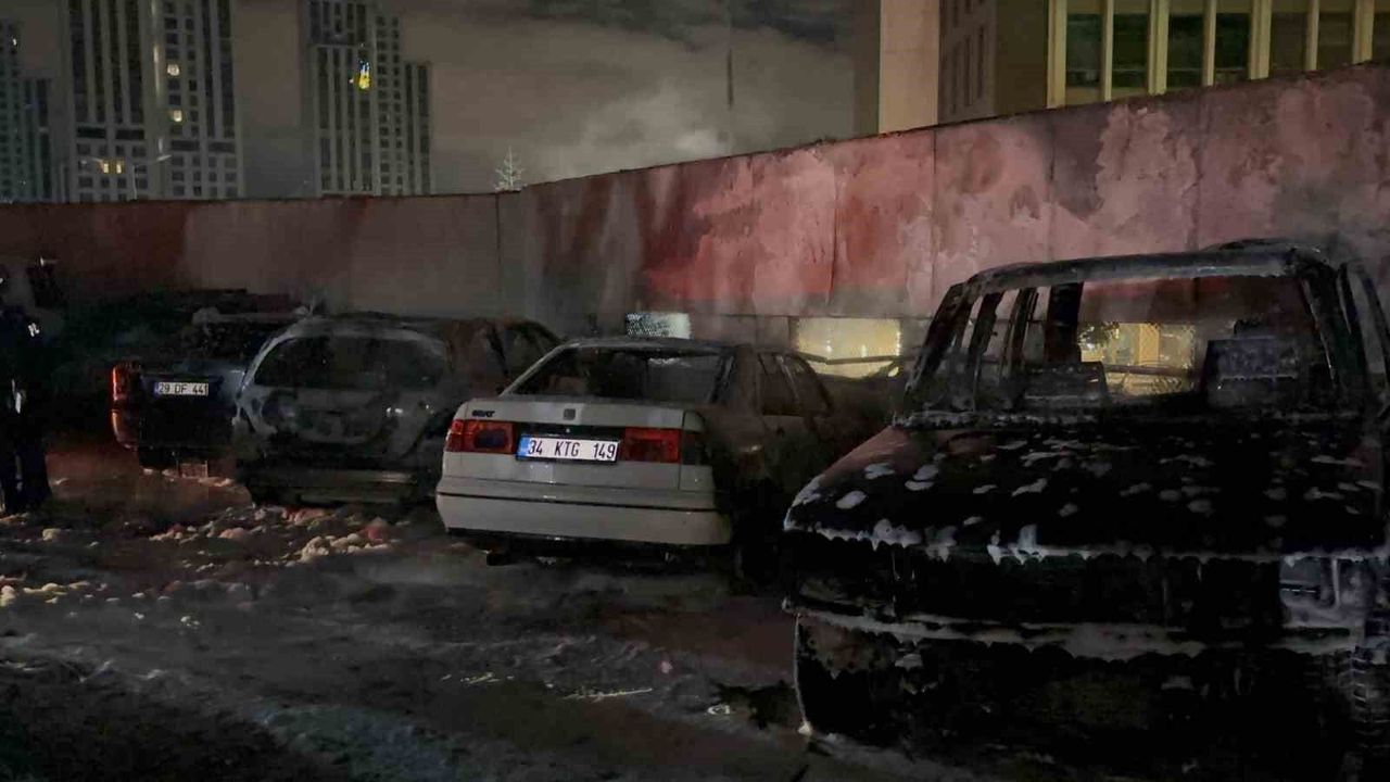 Alevler peş peşe yükseldi: İstanbul’daki otoparkta çok sayıda araç zarar gördü