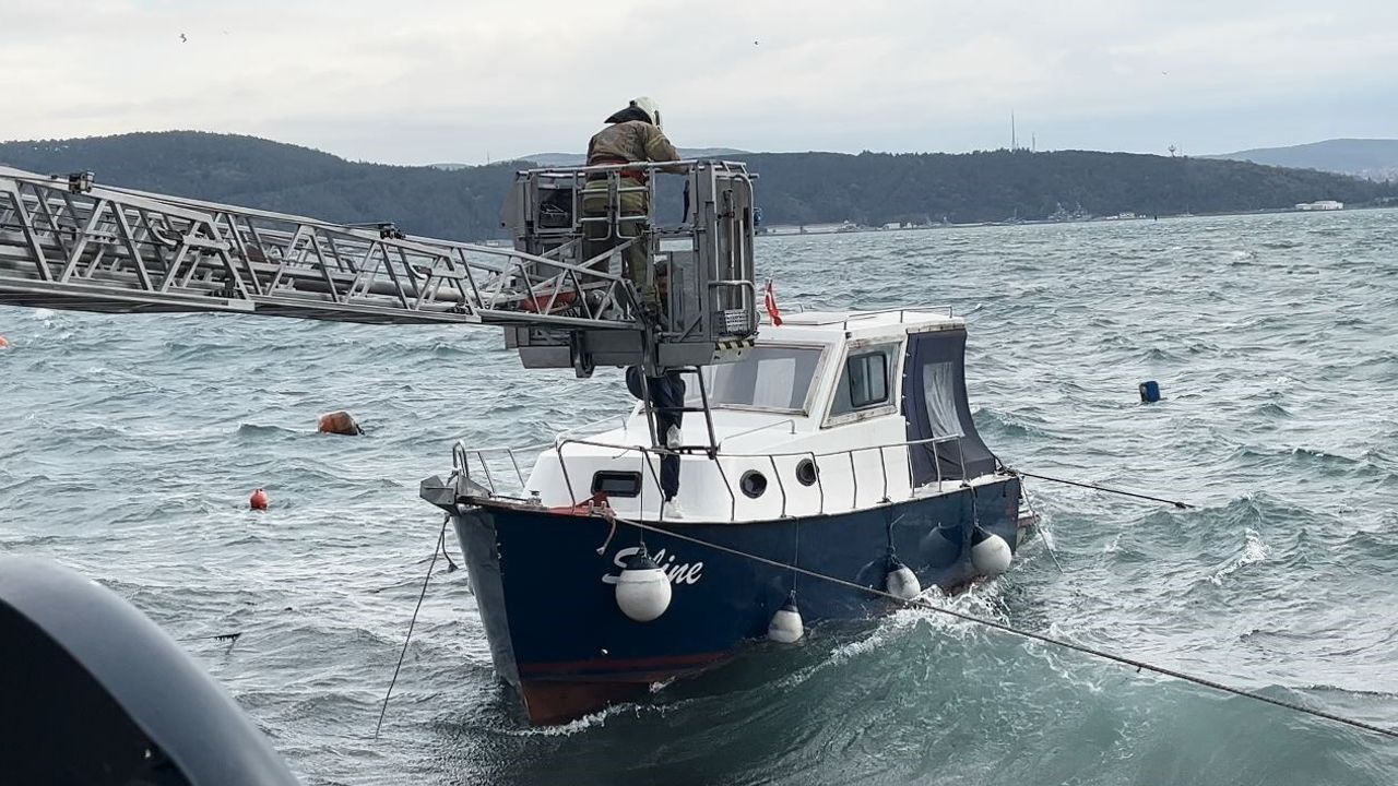 Sarıyer’de teknede mahsur kalanlar kurtarıldı