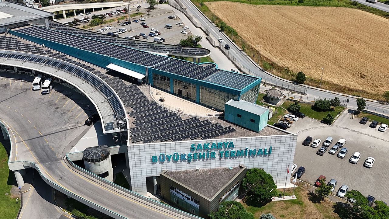 Otobüs Terminalinde Gece Mesaisi: Tüm Alanlar Dezenfekte Edildi